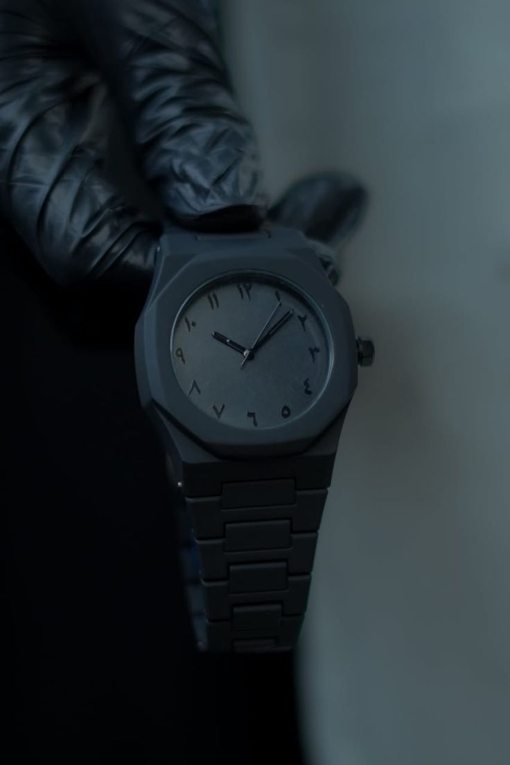 Black Aura Quartz Watch – Stylish Analog Watch for Men & Boys –